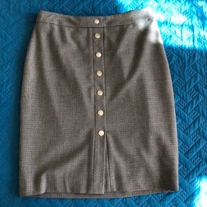 Like new! LOFT houndstooth pencil skirt